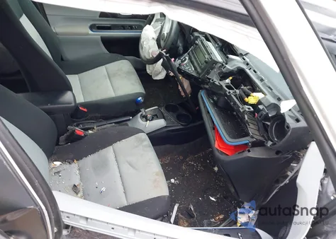 2012 Toyota Prius C из США, поврежденный, VIN JTDKDTB38C1525716